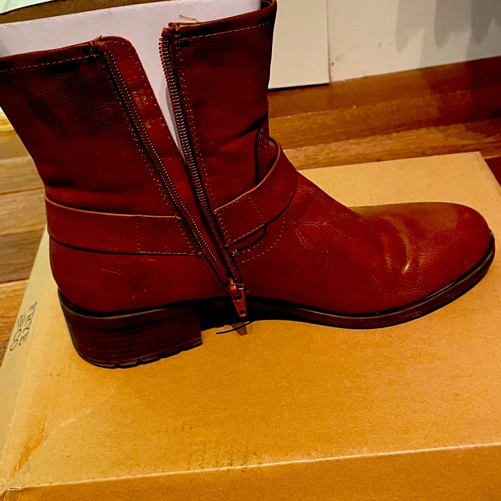 Brown booties. Perfect with jeans, leggings and skirts/dresses.